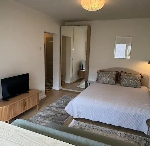 Bright & Stylish Cozy Studio Near Old Town Апартаменти